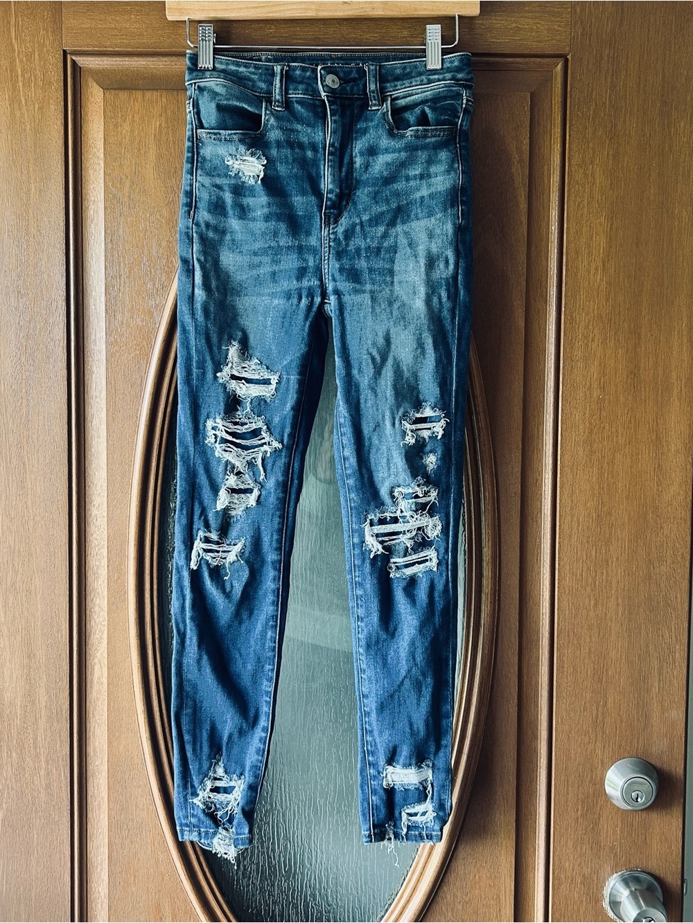 American Eagle size 2 Women’s Distressed Dark Blue Ripped distressed Jeans